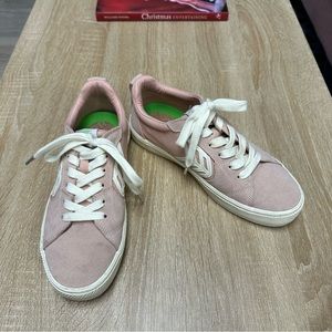 Cariuma pink suede Catiba low top skate sneakers
